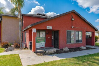 Coventry Place in Bakersfield, CA - Foto de edificio - Building Photo