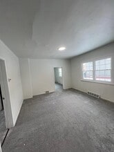 447 E 27th St in Erie, PA - Building Photo - Building Photo