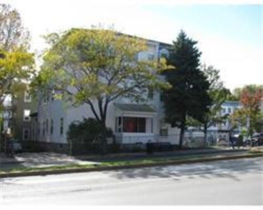359 Broadway, Unit 1 in Somerville, MA - Building Photo