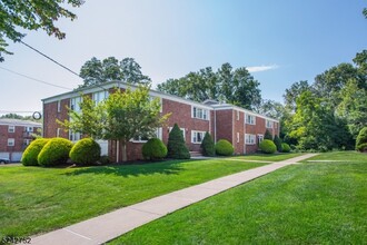 13 Dartmouth Ave in Bridgewater, NJ - Building Photo - Building Photo