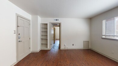 Hall Street Villas in Dallas, TX - Building Photo - Building Photo