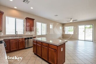 1254 W Lyle Ln in Oro Valley, AZ - Building Photo - Building Photo