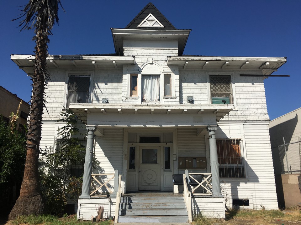 Burlington House in Los Angeles, CA - Building Photo