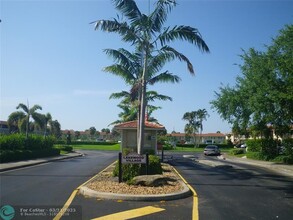 10030 Twin Lakes Dr in Coral Springs, FL - Building Photo - Building Photo