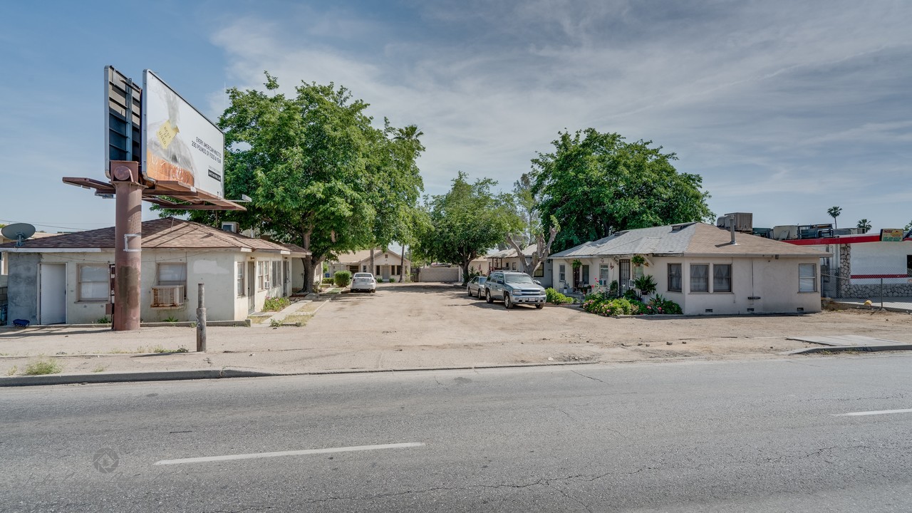 4005 Niles St in Bakersfield, CA - Building Photo