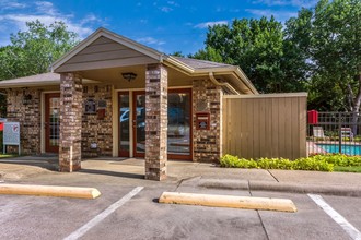 Strawberry Hill Apartments in Mesquite, TX - Building Photo - Building Photo