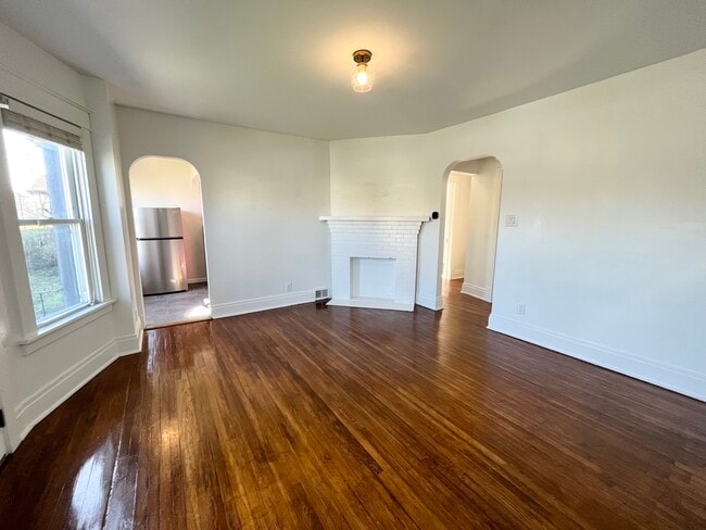 1899 Hertel Ave, Unit Lower Front in Buffalo, NY - Building Photo - Building Photo