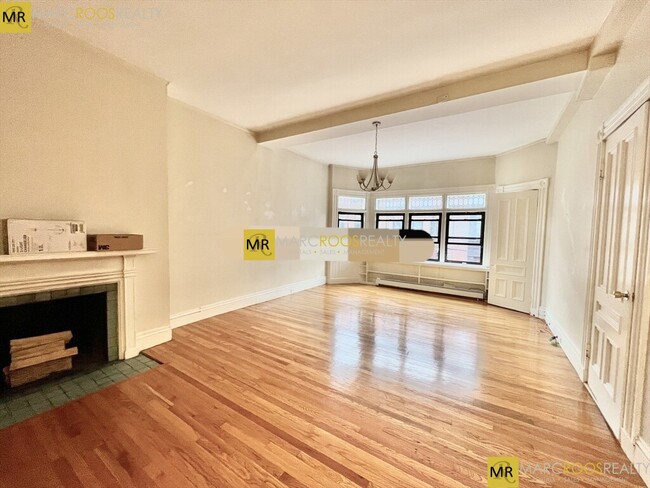 335 Beacon St, Unit #5 in Boston, MA - Building Photo - Building Photo