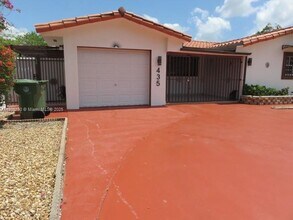 435 E 52nd St in Hialeah, FL - Building Photo - Building Photo