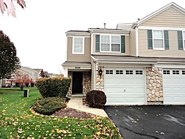 property at 2606 Oak Tree Ln