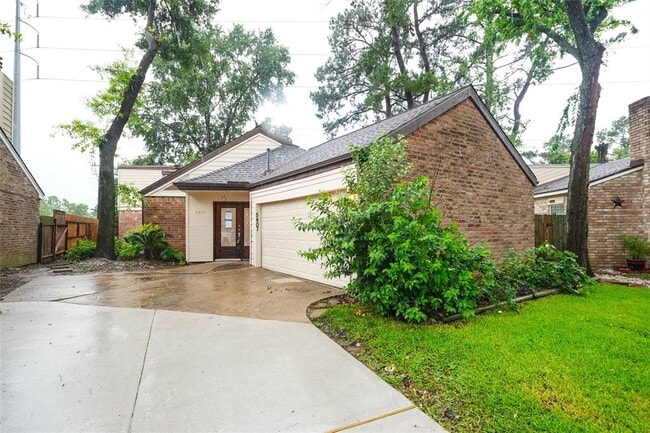 property at 5407 Oakhaven Ln