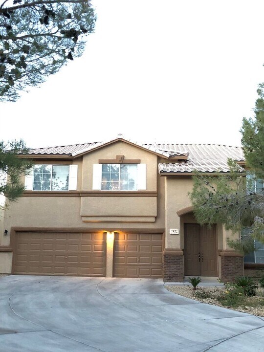 2574 Golden Bay Ct in Henderson, NV - Building Photo