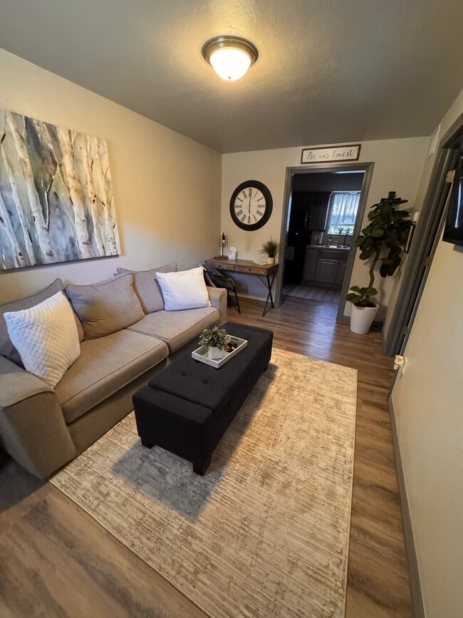 1207 W Gore Blvd, Unit 6