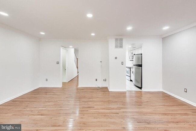 20210 Maple Leaf Ct in Gaithersburg, MD - Building Photo - Building Photo