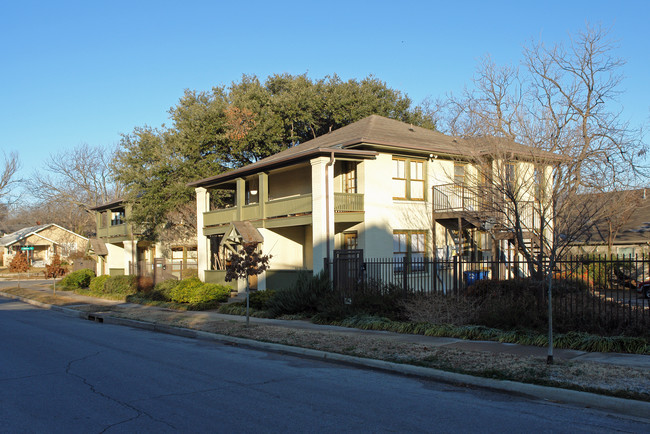 425 Neches St in Dallas, TX - Building Photo - Building Photo