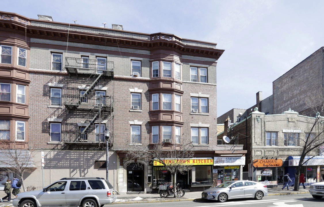 6000 Bergenline Ave in West New York, NJ - Building Photo