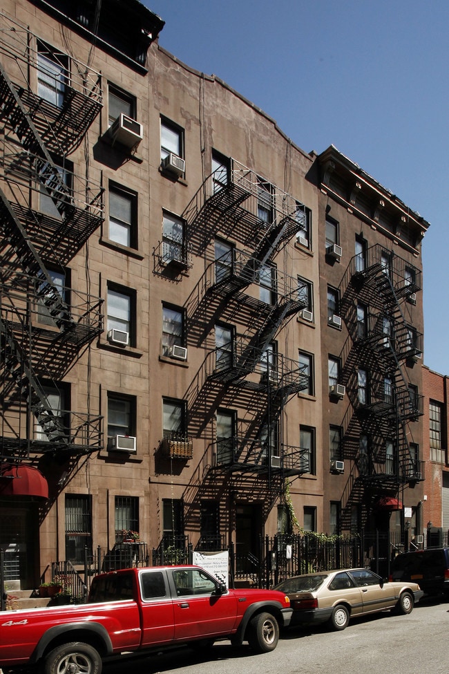 529 W 48th St in New York, NY - Foto de edificio - Building Photo