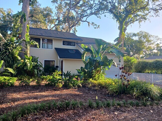 1029 43rd Ave N in St. Petersburg, FL - Building Photo - Building Photo