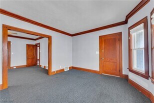 917 Helmsdale Rd in Cleveland Heights, OH - Building Photo