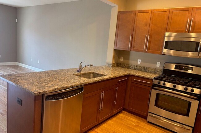 1210 Windsor Park Ct in Englewood, NJ - Building Photo - Building Photo