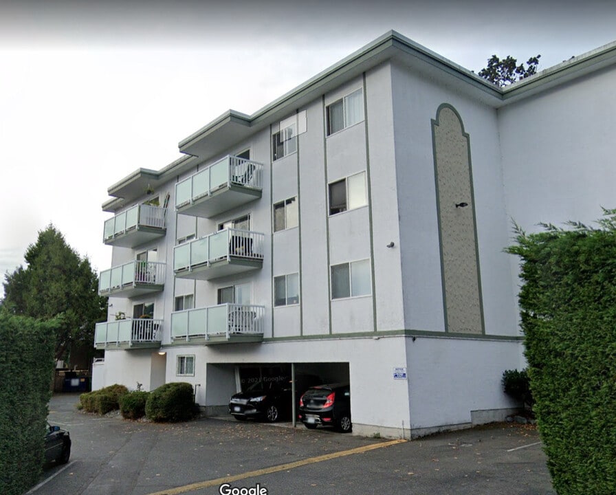 Diamond Head Apartments in Victoria, BC - Building Photo