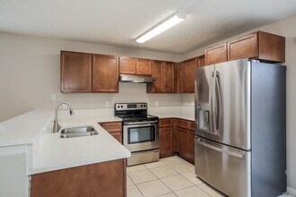 7939 Cherry Blossom Dr S in Jacksonville, FL - Foto de edificio - Building Photo