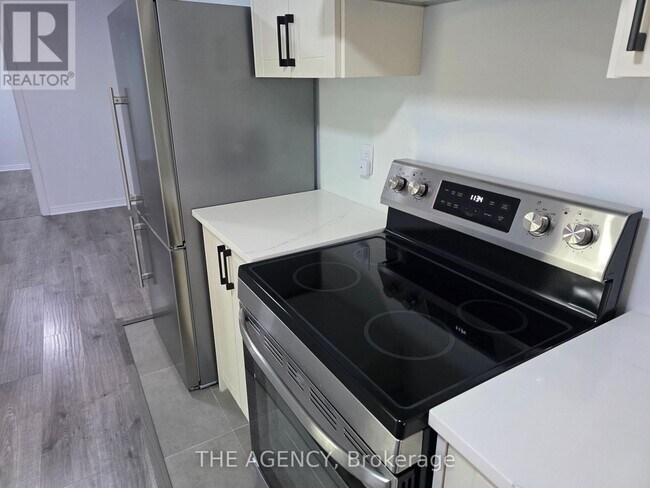 139 Cinrickbar Dr in Toronto, ON - Building Photo - Building Photo