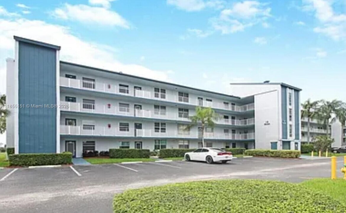 7684 NW 18th St in Margate, FL - Building Photo