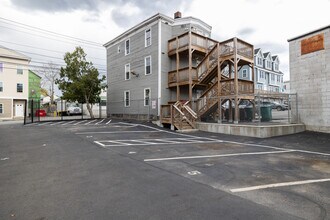 420 Broadway St in Lowell, MA - Building Photo - Building Photo
