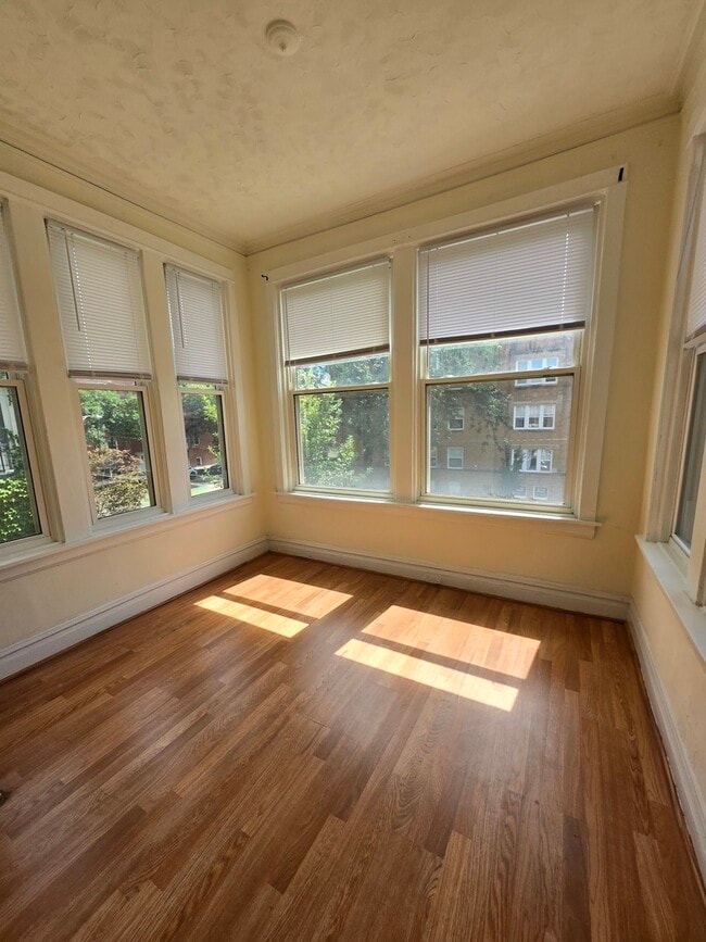 2606 W Argyle St, Unit 2 in Chicago, IL - Foto de edificio - Building Photo