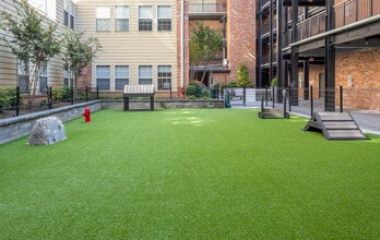 Thames Point in Baltimore, MD - Foto de edificio - Building Photo