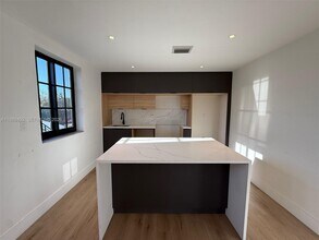 1716 SW 11th St in Miami, FL - Building Photo - Building Photo