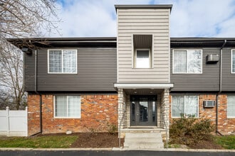 Metropolitan Oxford Flats in Berkley, MI - Foto de edificio - Building Photo