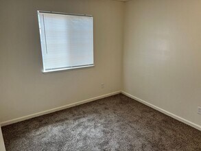 5400 Tupper Ct in Bakersfield, CA - Building Photo - Building Photo