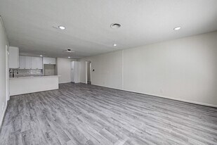 6027 Ledbetter St in Houston, TX - Building Photo