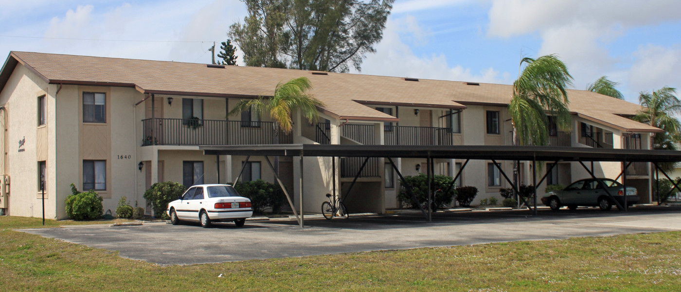 1640 Orchid Blvd in Cape Coral, FL - Building Photo