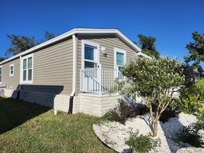 43 Lake Griffin Dr in Fruitland Park, FL - Building Photo - Building Photo