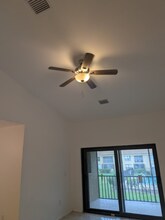 7864 Niagara Ave in Tampa, FL - Building Photo - Building Photo
