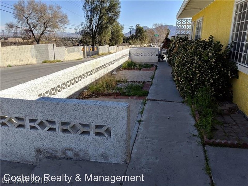 741 N 10th St in Las Vegas, NV - Building Photo