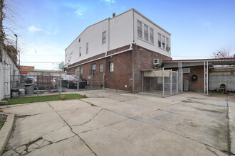 8409 Rockaway Blvd in Ozone Park, NY - Building Photo - Building Photo