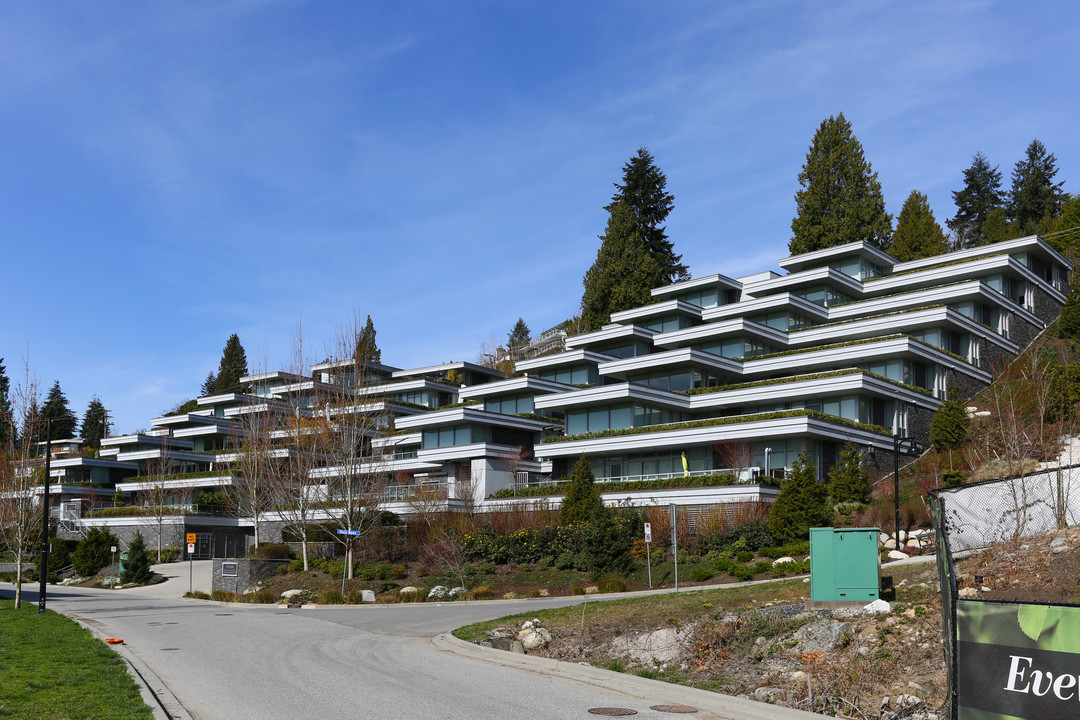 908 Keith Rd in West Vancouver, BC - Building Photo