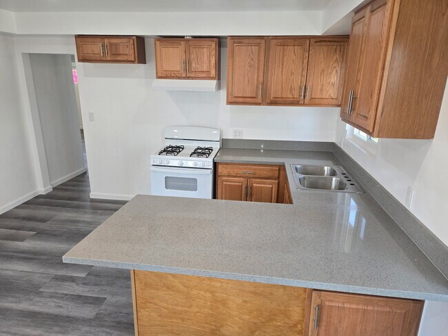 Wraich Properties in North Hollywood, CA - Foto de edificio - Building Photo
