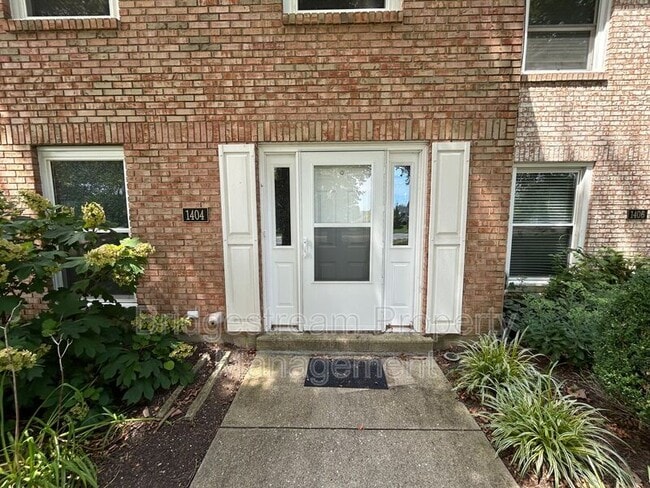 property at 1404 Crown Point Ct