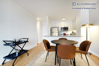 60 W 66th St in New York, NY - Foto de edificio - Building Photo