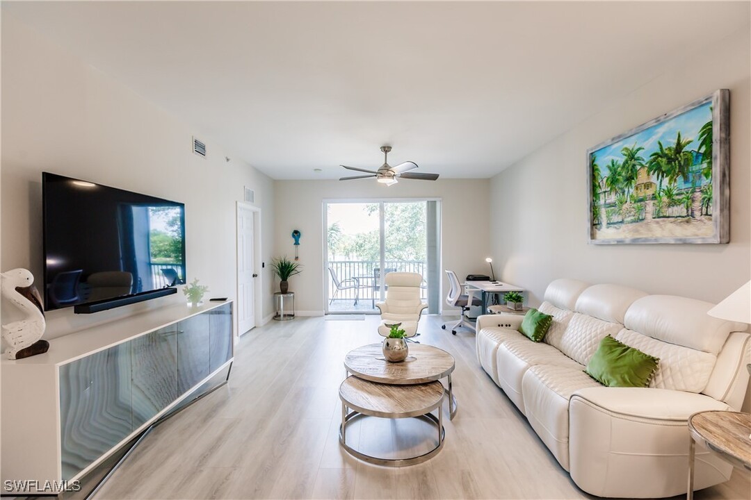 3980 Loblolly Bay Dr in Naples, FL - Foto de edificio