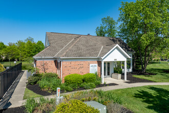 Vistas Condominium Vi in Powell, OH - Foto de edificio - Building Photo