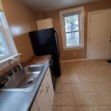 121 Wyoming Ave, Unit Apt 1 in Malden, MA - Building Photo - Building Photo