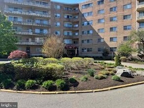 100 West Ave, Unit 118-S in Jenkintown, PA - Foto de edificio - Building Photo