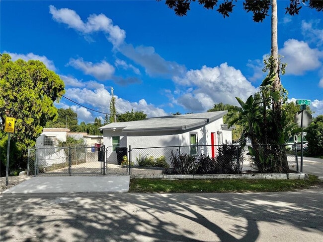 2201 NE 135th Ln in North Miami Beach, FL - Building Photo - Building Photo
