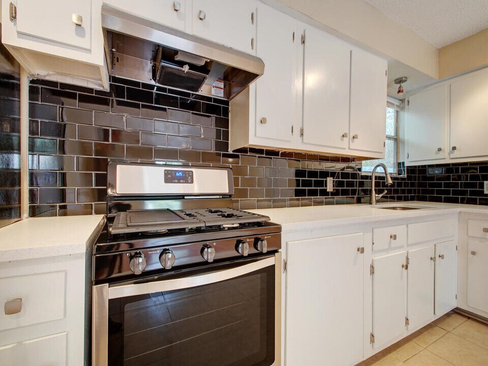 610 Genard St in Austin, TX - Building Photo